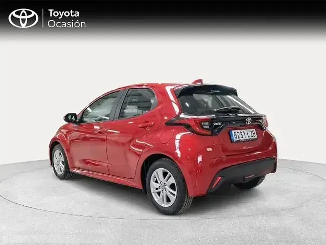 Usado Toyota Yaris Edition 125 CV (91 kW) 2022 Rojo Utilitario