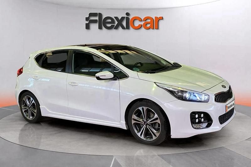 Blanco Usado 2018 Kia Ceed GT GT-Line Berlina | 12.290 € (Buen precio) - Imagen 1/4