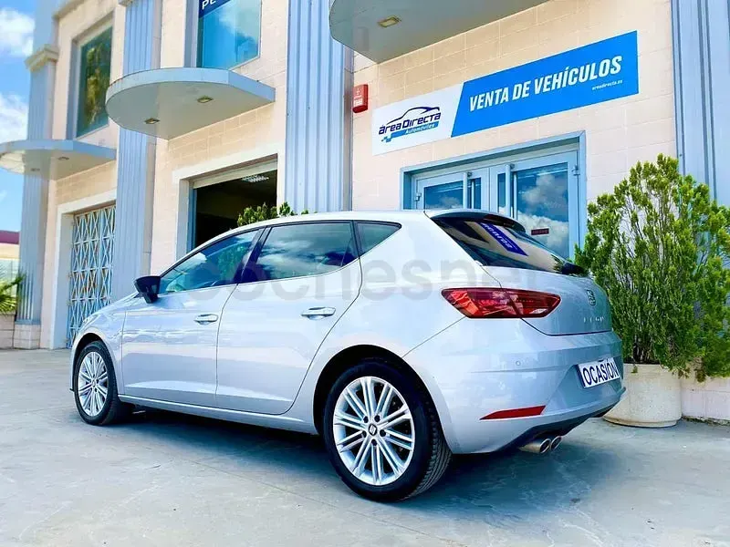 Usado Seat Leon XCELLENCE 150 CV (110 kW) 2020 Gris / plata Berlina