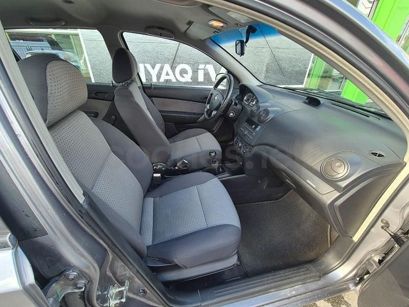 Usado Chevrolet Aveo LT 94 CV (69 kW) 2009 Gris / plata Berlina