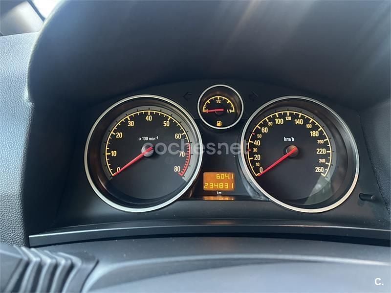 Usado Opel Zafira Enjoy 105 CV (77 kW) 2006 Gris / plata Monovolumen