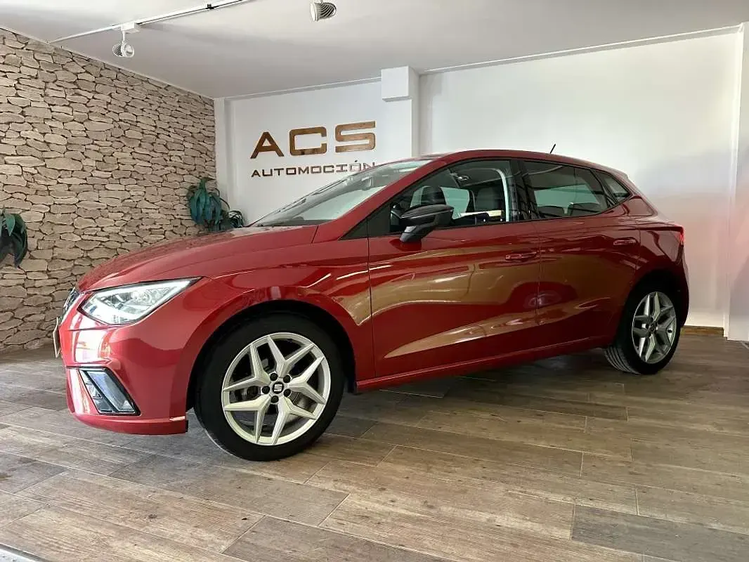 Usado Seat Ibiza FR 90 CV (66 kW) 2020 Rojo Utilitario