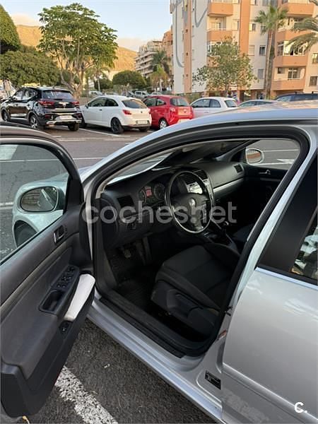 Usado VW Golf IV Conceptline 75 CV (55 kW) 2005 Gris / plata Berlina