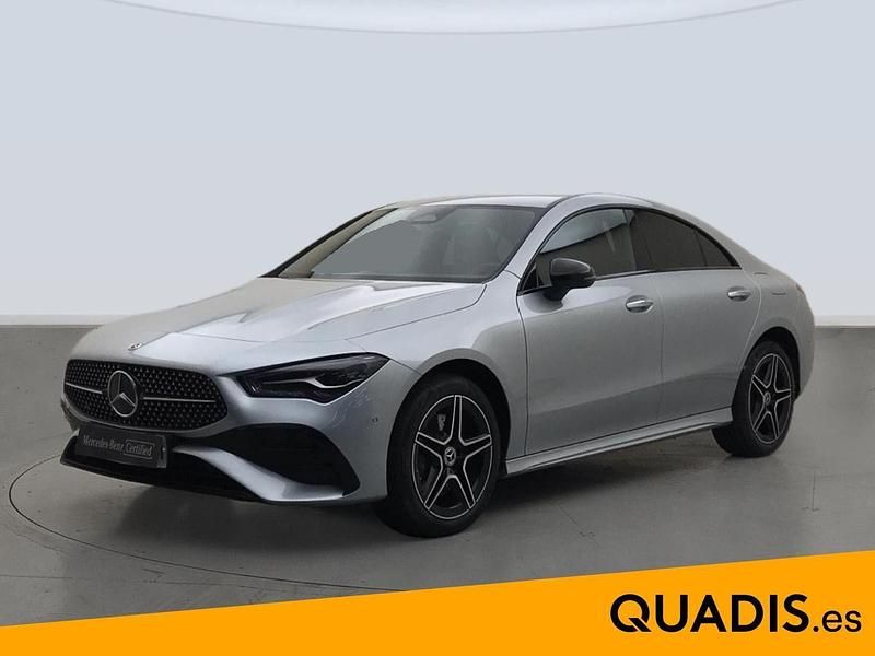 Gris Usado 2024 Mercedes CLA250e Berlina | 43.900 € (Un poco caro) - Imagen 1/4