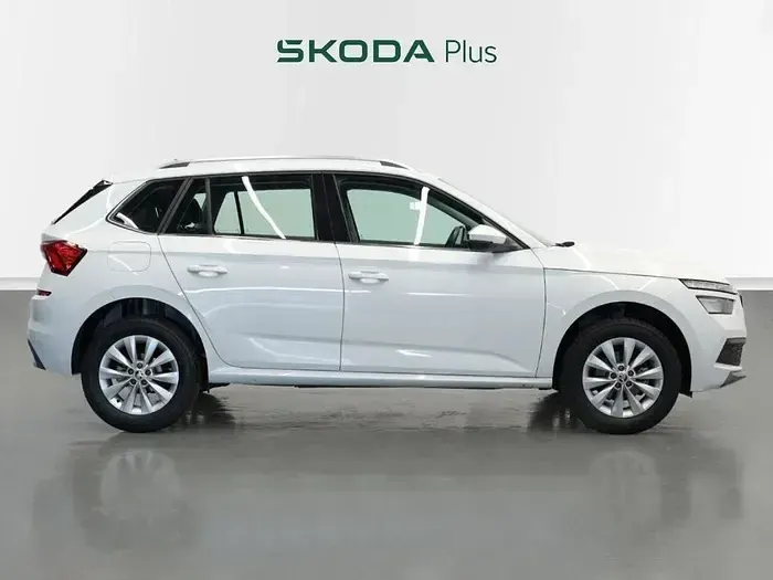 Usado Skoda Kamiq Ambition 95 CV (69 kW) 2021 Blanco SUV