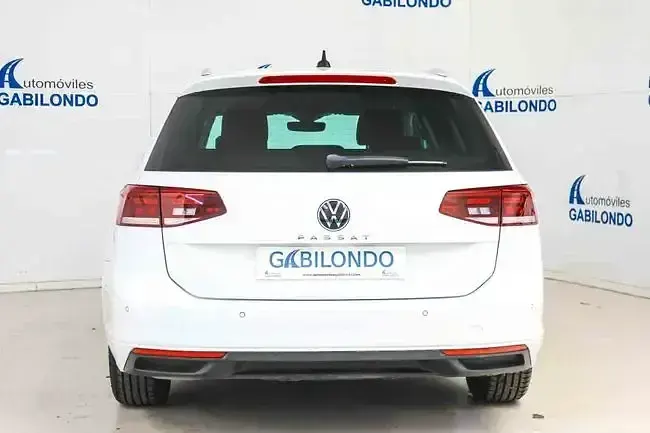 Używany VW Passat Business 150 KM (110 kW) 2021 Biały Kombi