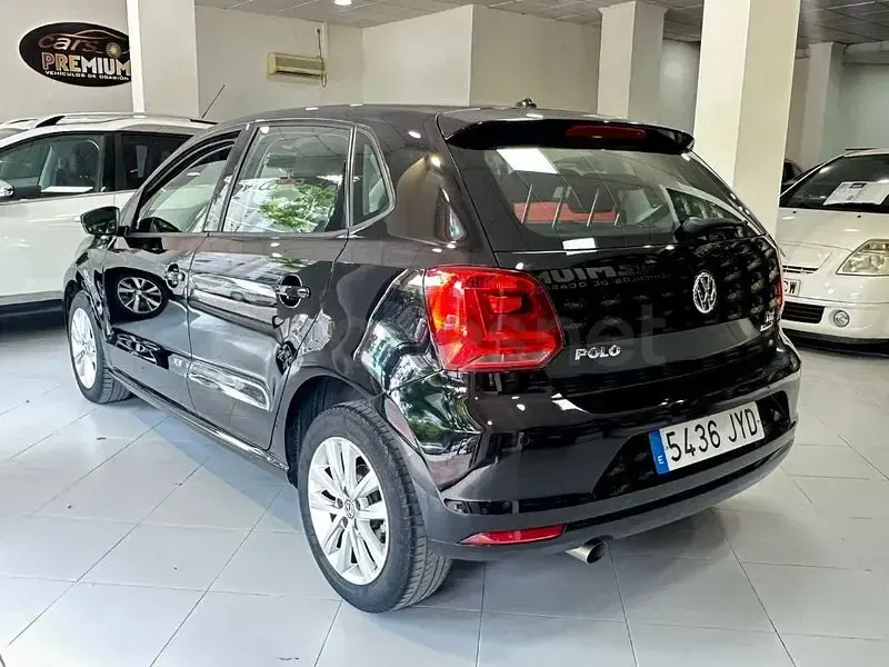 Usado VW Polo Sportline 90 CV (66 kW) 2017 Negro Berlina