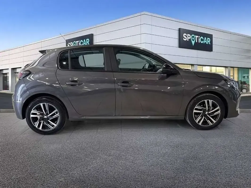 Usado Peugeot 208 Active 75 CV (55 kW) 2023 Gris Utilitario