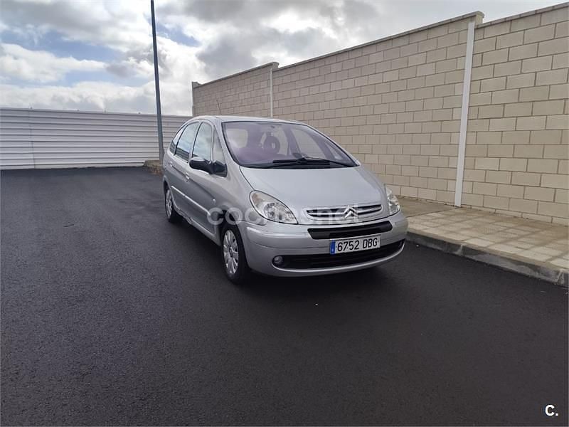 Gris / plata Usado 2004 Citroën Xsara Picasso Exclusive Monovolumen | 2400 € (Precio justo) - Imagen 1/4