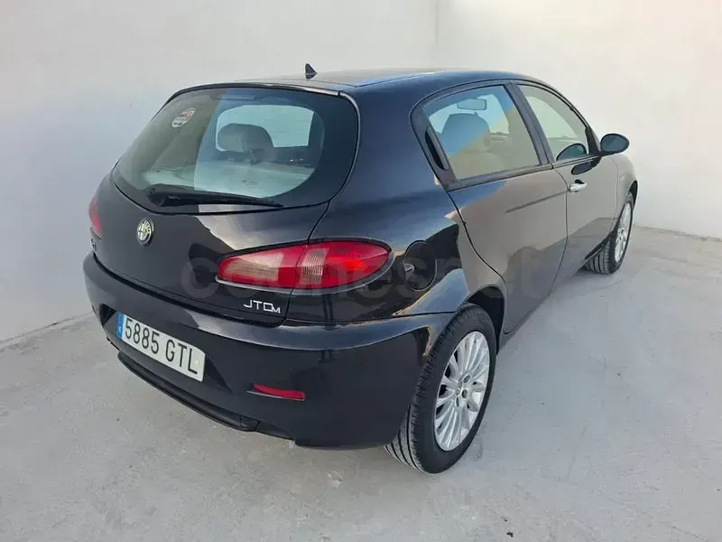Usado Alfa Romeo 147 Progression 120 CV (88 kW) 2009 Negro Utilitario