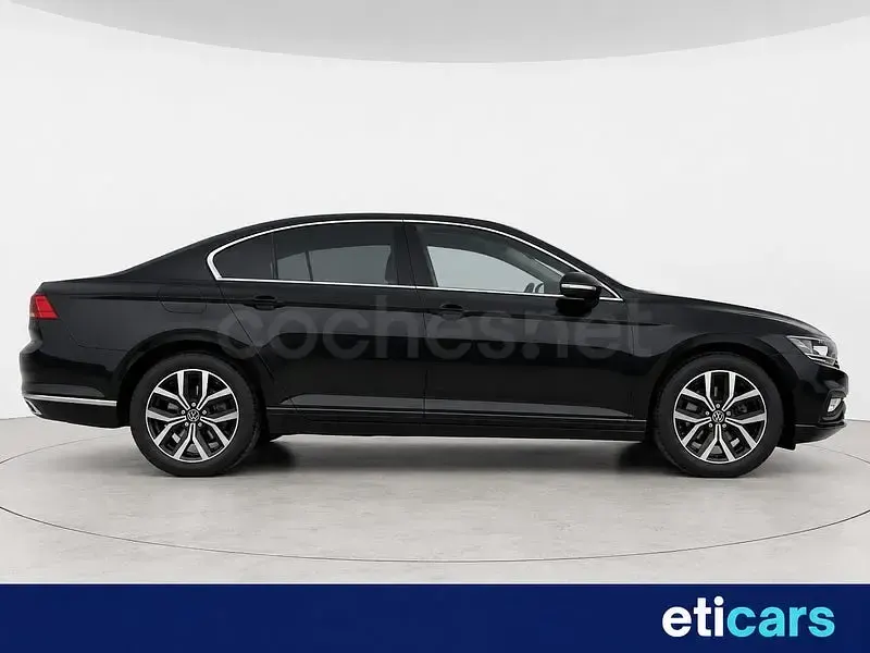 Usado VW Passat Executive 150 CV (110 kW) 2021 Negro Berlina