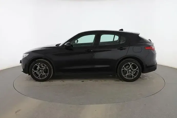 Usado Alfa Romeo Stelvio Sprint 200 CV (147 kW) 2021 Negro SUV