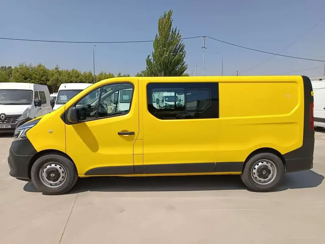 Usado Renault Trafic 95 CV (69 kW) 2019 Amarillo Monovolumen