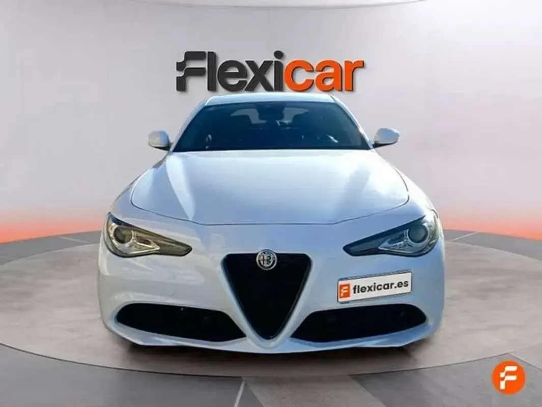 Usado Alfa Romeo Giulia Sprint 200 CV (147 kW) 2021 Blanco Berlina
