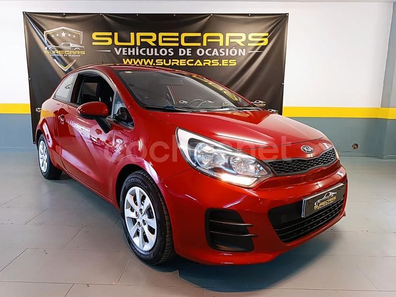 Rojo Usado 2015 Kia Rio Berlina | 7990 € (Precio justo) - Imagen 1/4