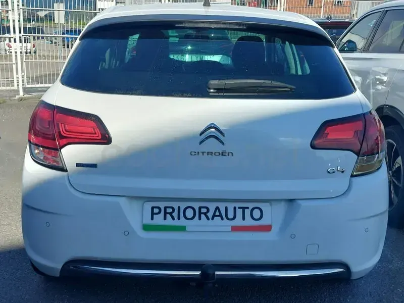Usado Citroën C4 Shine 120 CV (88 kW) 2016 Blanco Berlina