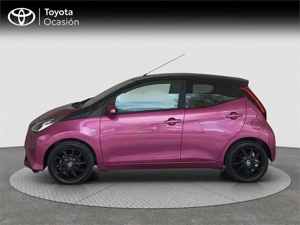 Usado Toyota Aygo X-cite 72 CV (52 kW) 2019 Violeta / lila Utilitario