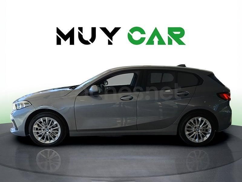 Usado BMW 118 Comfort Edition 140 CV (102 kW) 2022 Gris / plata Utilitario