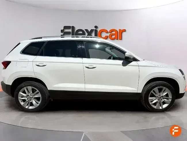 Usado Skoda Karoq Ambition 110 CV (80 kW) 2021 Blanco SUV