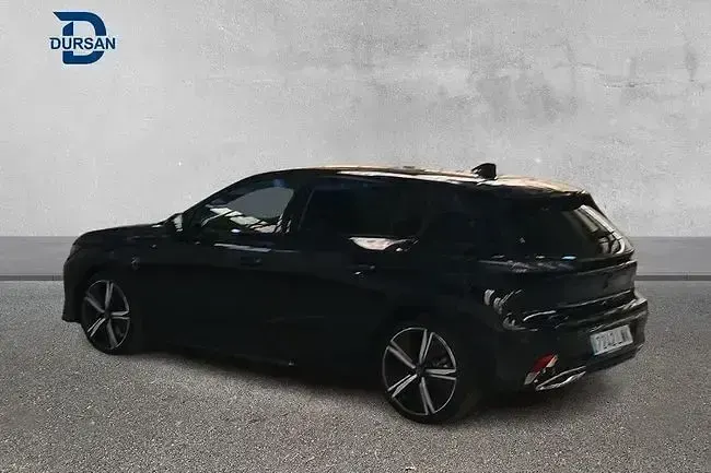 Usado Peugeot 308 GT 130 CV (95 kW) 2022 Negro Berlina