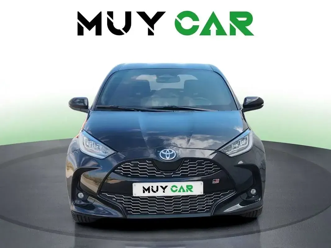 Usado Toyota Yaris Sport 131 CV (96 kW) 2024 Negro Utilitario