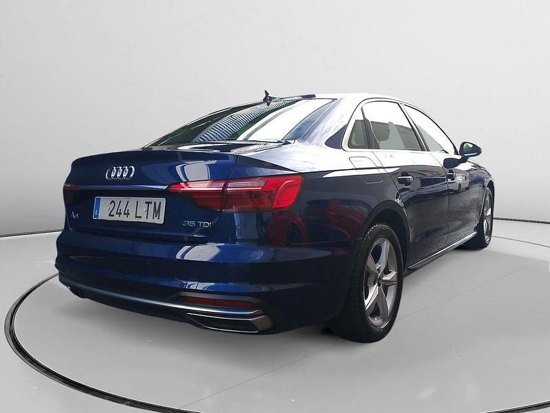 Usado Audi A4 Advanced 163 CV (119 kW) 2021 Azul Berlina