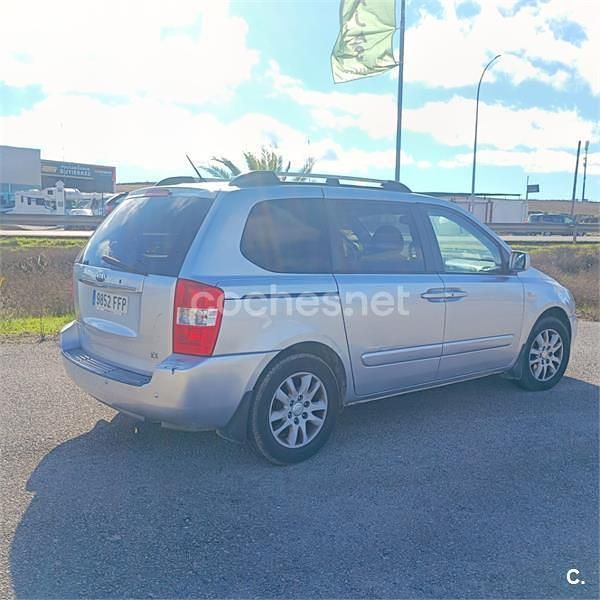 Usado Kia Carnival 185 CV (136 kW) 2006 Gris / plata Monovolumen