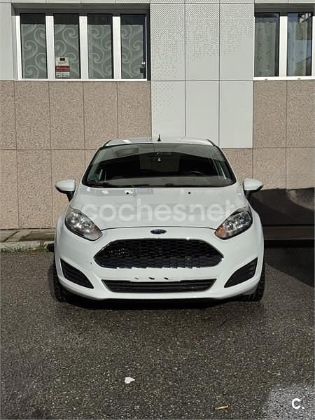 Usado Ford Fiesta Trend 100 CV (73 kW) 2016 Blanco Berlina