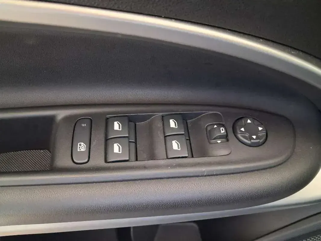 Usado Jeep Avenger Altitude 101 CV (74 kW) 2024 Gris SUV