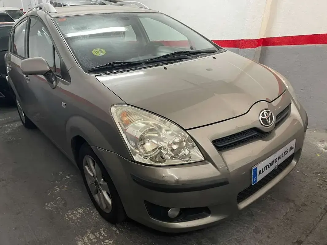 Usado Toyota Corolla Verso Sol 136 CV (100 kW) 2008 Gris Monovolumen