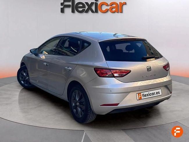 Usado Seat Leon Style 130 CV (95 kW) 2020 Gris