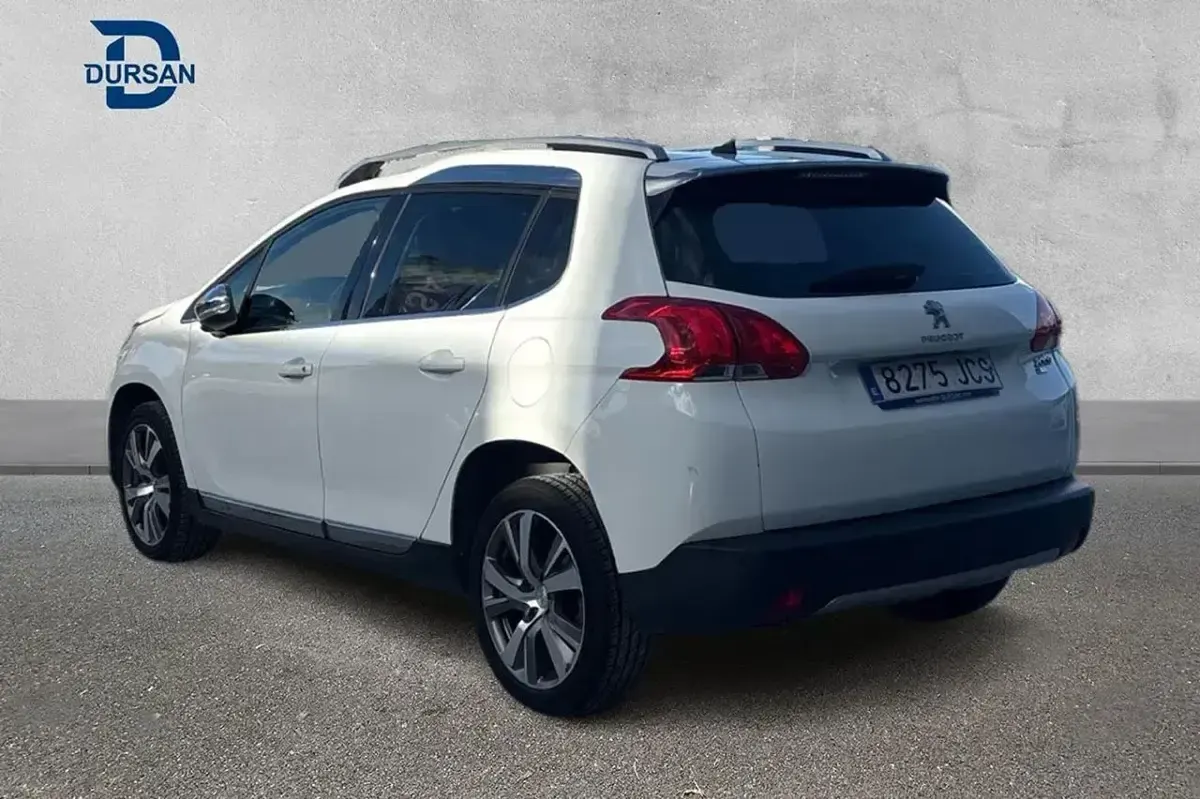 Usado Peugeot 2008 Allure 92 CV (67 kW) 2015 Blanco SUV