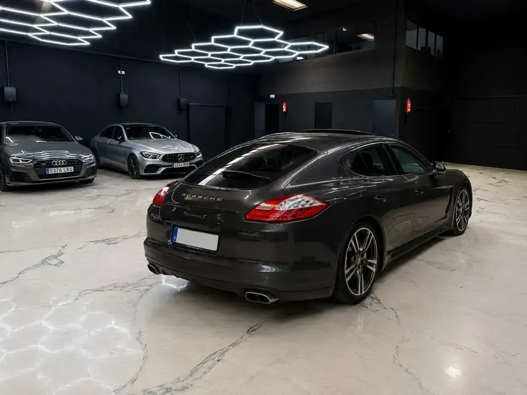 Usado Porsche Panamera Diesel 250 CV (183 kW) 2012 Negro Utilitario