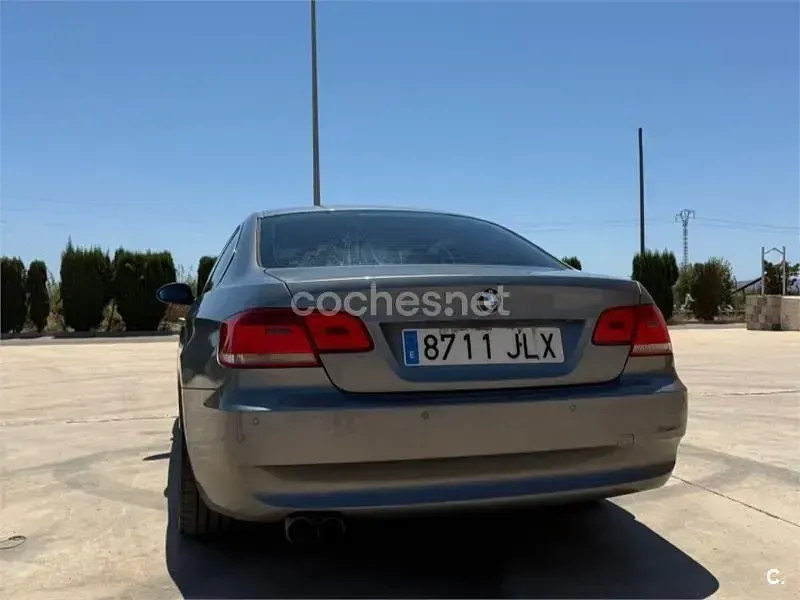 Usado BMW 325 218 CV (160 kW) 2007 Gris / plata Coupe