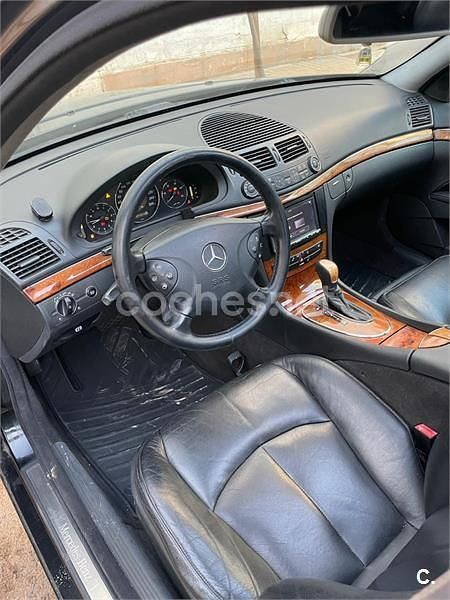 Usado Mercedes E220 Elegance 143 CV (105 kW) 2004 Negro Familiar