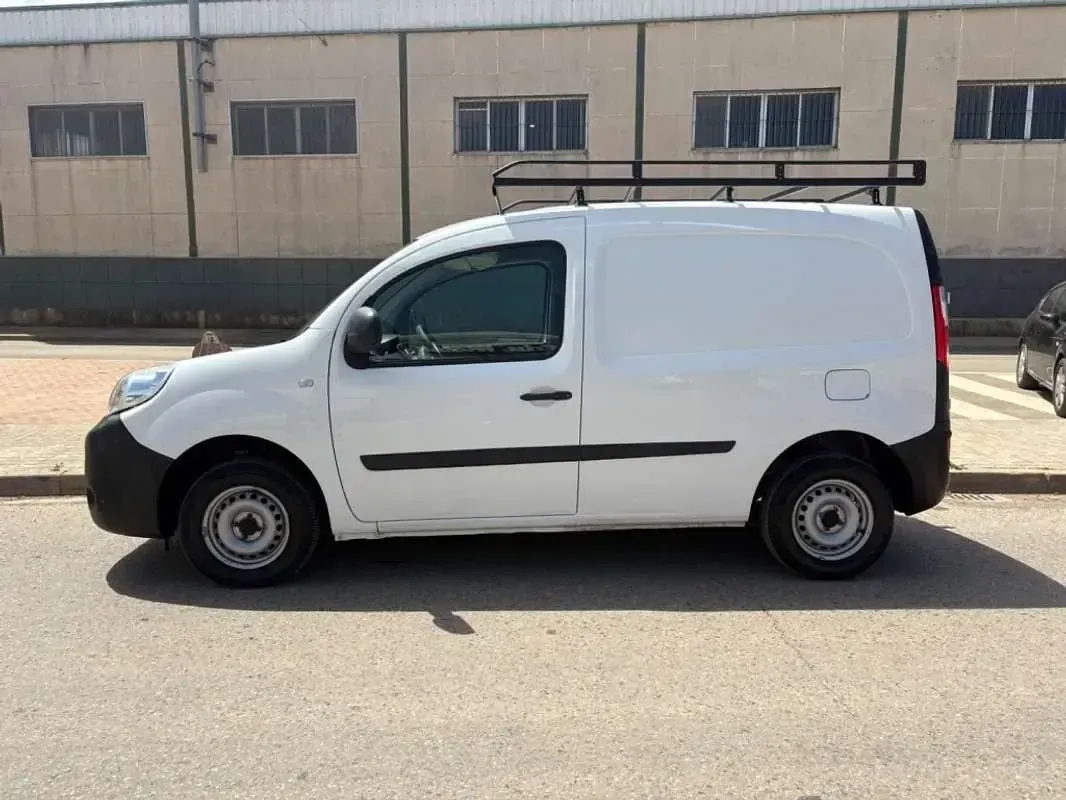 Usado Renault Kangoo 75 CV (55 kW) 2018 Blanco Monovolumen