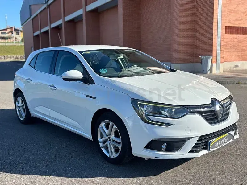 Usado Renault Mégane Business 90 CV (66 kW) 2017 Blanco Berlina