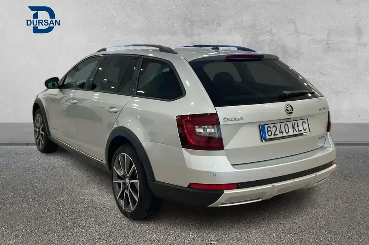 Usado Skoda Octavia RS 184 CV (135 kW) 2018 Gris Familiar