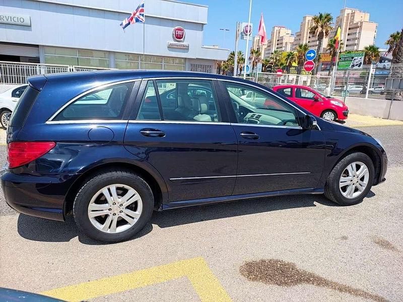Usado Mercedes R280 231 CV (169 kW) 2008 Azul Monovolumen