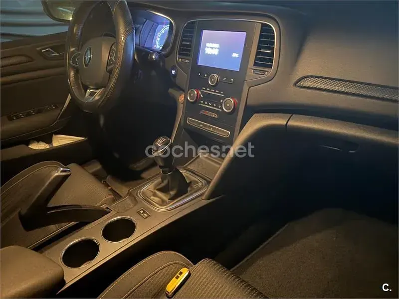 Usado Renault Mégane 90 CV (66 kW) 2017 Negro Berlina