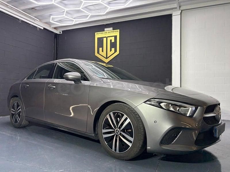 Usado Mercedes A180 116 CV (85 kW) 2022 Gris / plata Berlina