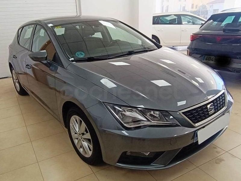 Usado Seat Leon Style 115 CV (84 kW) 2018 Gris / plata Berlina