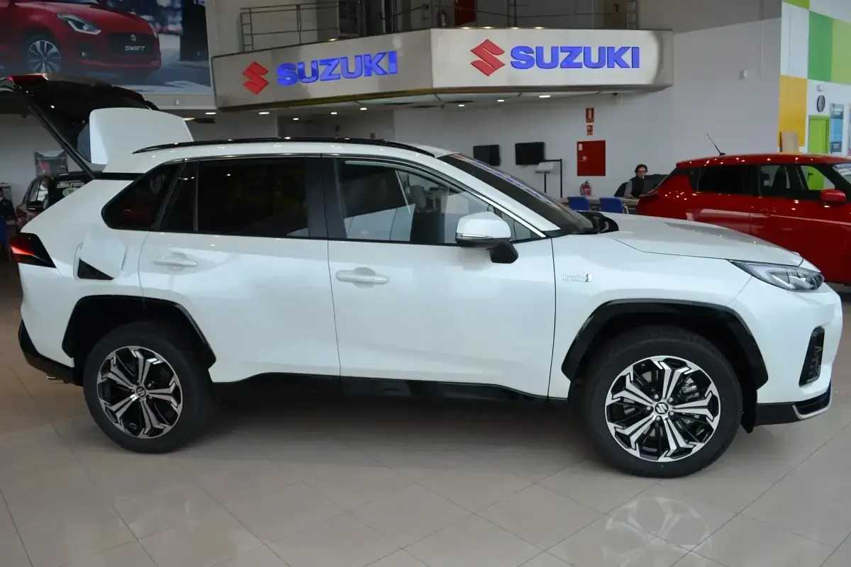 Usado Suzuki Across 306 CV (225 kW) 2023 Blanco SUV