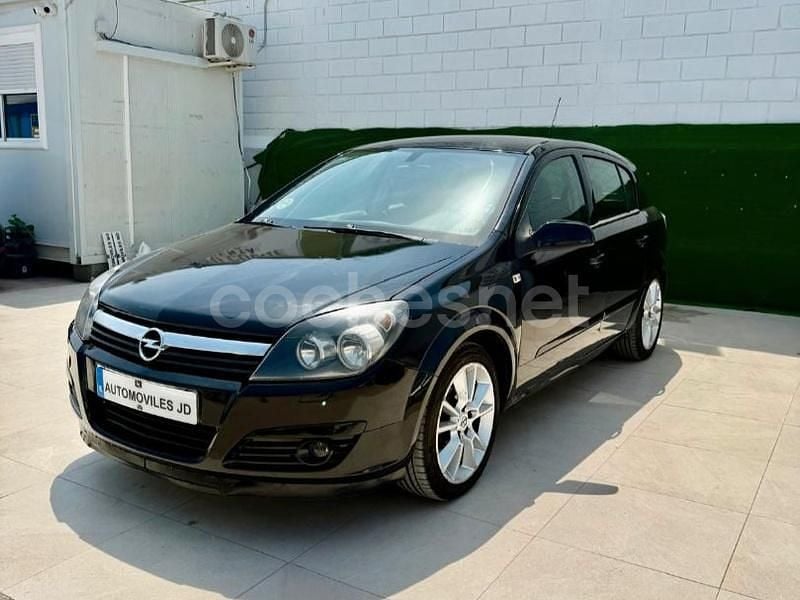 Negro Usado 2007 Opel Astra Cosmo Berlina | 4290 € (Precio justo) - Imagen 1/4