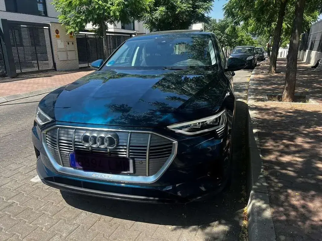 Usado Audi e-tron S-Line 300 kW (408 CV) 2021 Azul SUV
