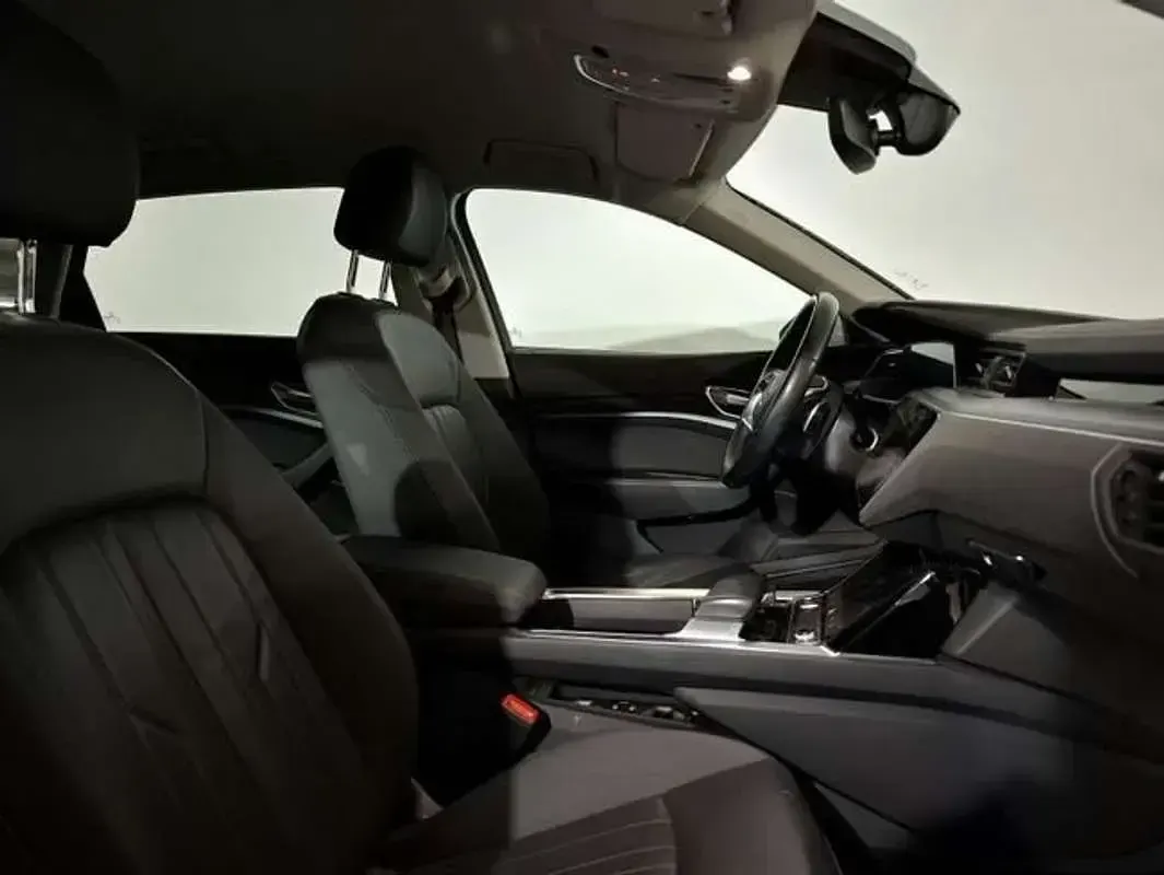 Usado Audi e-tron 230 kW (313 CV) 2022 Negro SUV