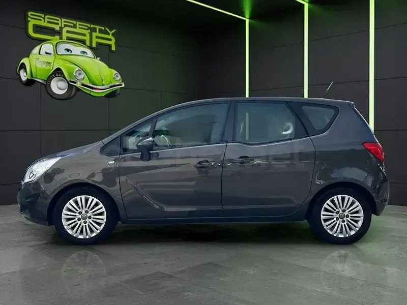 Usado Opel Meriva Selective 120 CV (88 kW) 2013 Gris / plata Monovolumen