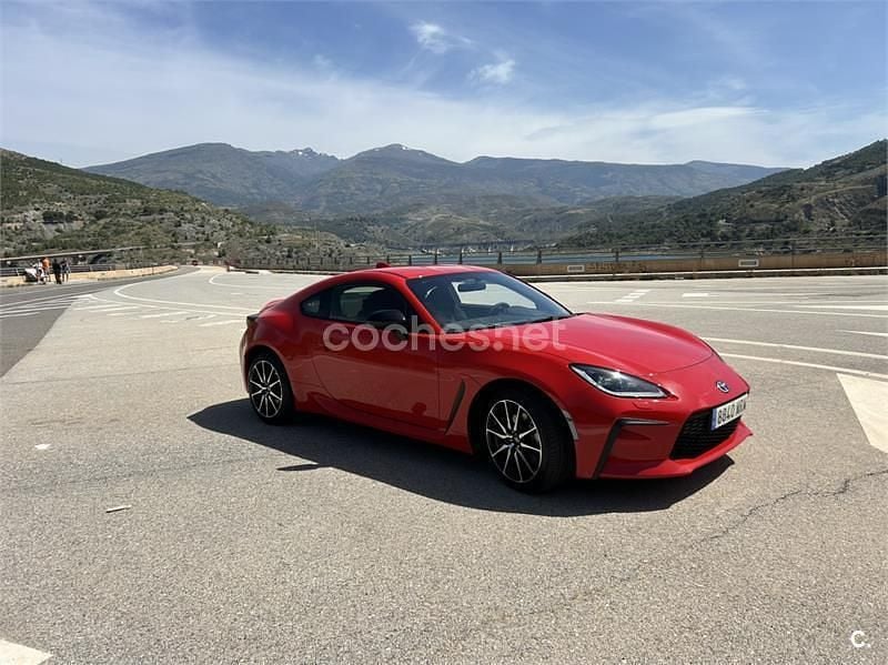 Rojo Usado 2024 Toyota GR86 Coupe | 36.999 € - Imagen 1/4