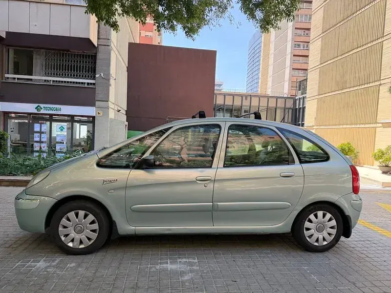 Usado Citroën Xsara Picasso Exclusive 136 CV (100 kW) 2005 Azul Monovolumen