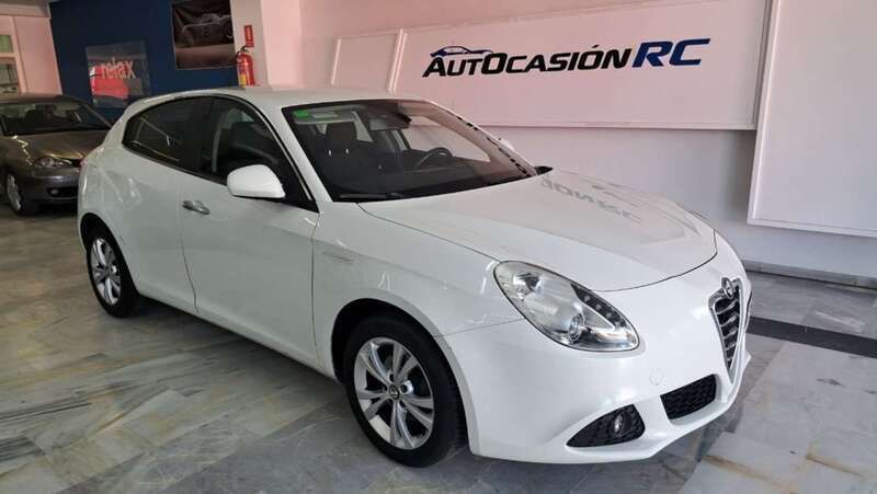 Blanco Usado 2013 Alfa Romeo Giulietta Distinctive Utilitario | 7290 € - Imagen 1/4